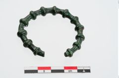 Foto von Bronzeknotenarmreif (NHMW-PRAE-024313)